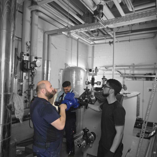 https://g-therm.de/wp-content/uploads/2026/08/G-therm-Bochum-Heizungsbauer-fuer-Industrie-und-Privathaushalt-Mitarbeiter-Wolf-Kesselbrenner-640x640.jpg