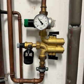 g-therm-bochum-sanitaer-notdienst-zentralewarmepumpe-installation-warmwasserspeicher-keller-Viessmann-vitocal-11